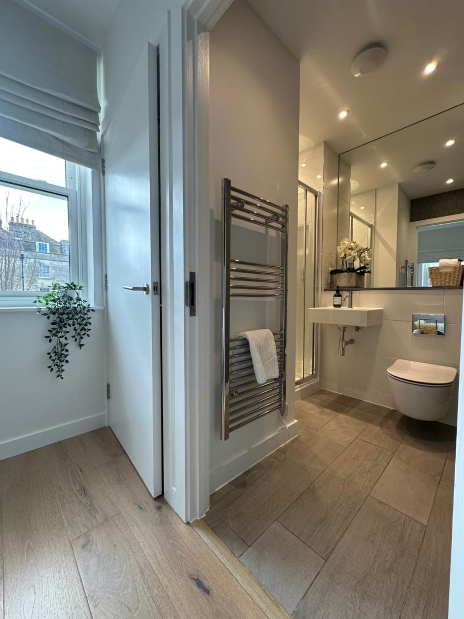 Contemporary Pied A Terre In The Heart Of Bath Lägenhet Exteriör bild